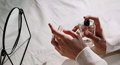 How to make your perfume last all day