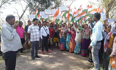 Kharjan TE workers stage protest