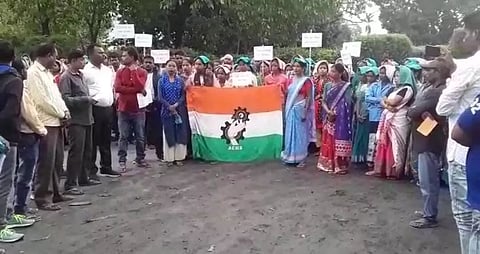 Labourers of Dekorai TE staged protest at Jamugurihat