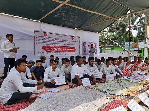 Students resort to ten-hour hunger strike at Sipajhar