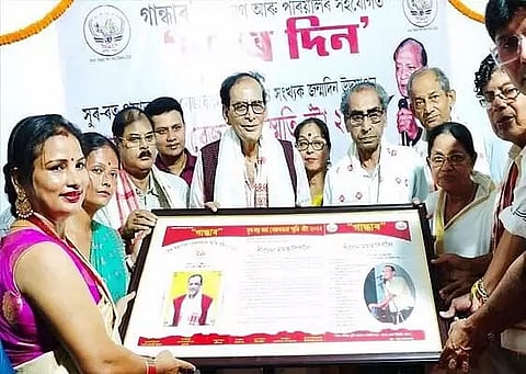 Sur-Ratna Jajna Bezbaruah Award Presented to Noted Radio Artiste Digen Mahanta