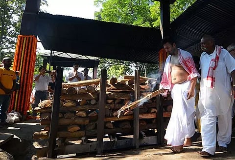 Veteran actor Nipon Goswami cremated in Guwahati