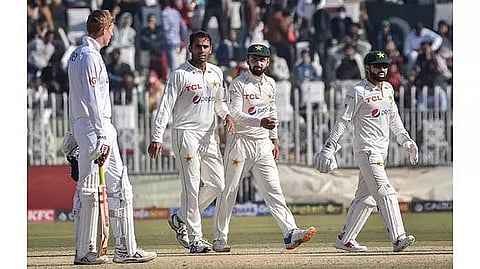Pakistan need 263 runs to win in first Test