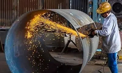 Positive momentum effect supports rise of industrial output to 5.2%