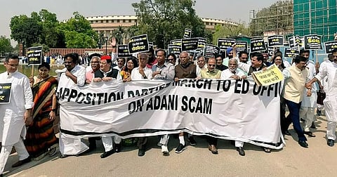 Delhi Police Stops Opposition Leaders From Marching to ED Office