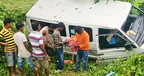 One killed; 15 injured in road mishap near Nambor Reserve Forest in Golaghat