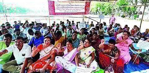 Graduate teachers of primary schools expresses Strong reaction over grade pay cut