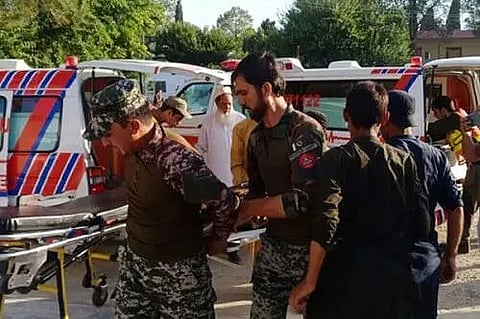 Police suggest IS behind Pakistan rally bombing