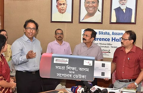 Xopunor Deuka bringing inspiring stories to schools of Assam