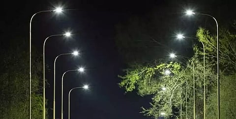 Lack of proper streetlights in Guwahati city creates problems