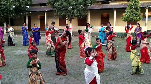 HPC (D) cadres march down from Manipur to surrender