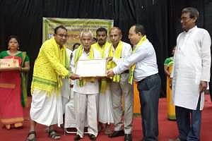 রাজেন্দ্ৰ নারায়ণ দেবকে সম্মানিত করা হলো লিলি চৌধুরী পুরস্কার দিয়ে