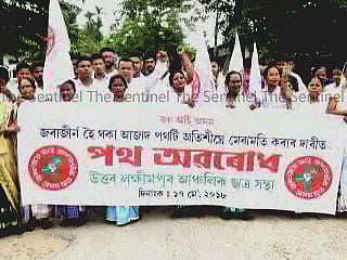 AASU blocks road in Lakhimpur