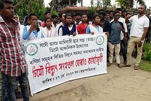 বিদ্যুৎ সমস্যা,ডিমৌর কার্যালয় ঘেরাও এএএসএএ-র