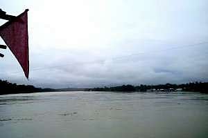 বরাক ফুঁসছে,ফেরি সেবা বন্ধ