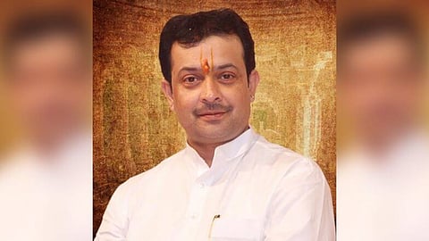 Bhaiyyuji Maharaj shoots himself