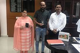 Hindu-Muslim couple gets passports