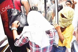 পল্টনবাজার এলাকায় যৌনচক্ৰের মুখোশ ফাঁস