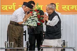 প্ৰণব মুখার্জির প্ৰশংসায় পঞ্চমুখ আডবাণী