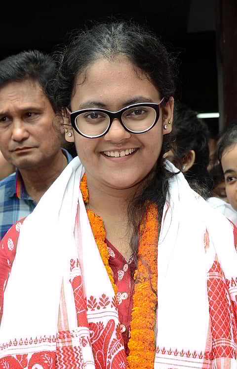 এইচএস-এ কলায় প্ৰথম সম্প্ৰীতির ভবিষ্যতে সমাজসেবাই লক্ষ্য