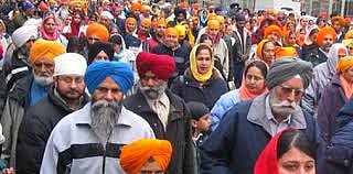 Sikh delegation meets HM, opposes shifting of colony residents