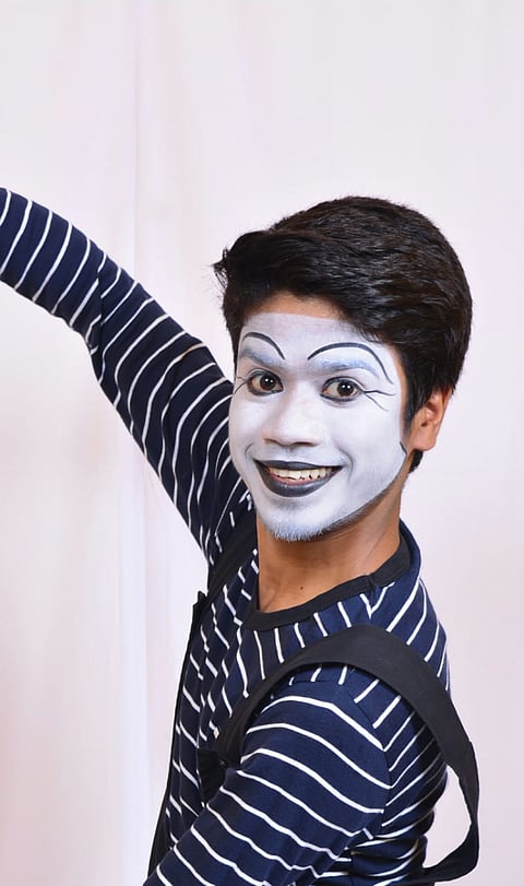 মূকাভিনয়ৰে  ৰাষ্ট্ৰীয় জলপানি লাভ অসমৰ মিনাংক ডেকাৰ