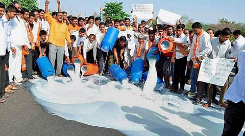 As farmers agitate, milk crisis stare at Mumbai & other cities