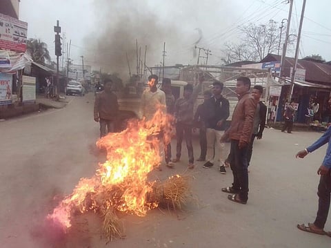 Effigies of Assam Chief Minister Sarbananda Sonowal and Power Minister Tapan Gogoi burnt in Lakhimpur, Assam