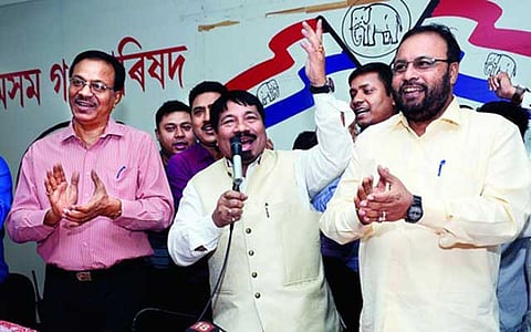 অগপত যোগদান যুৱ কংগ্ৰেছী কিশোৰ হাজৰিকাৰ