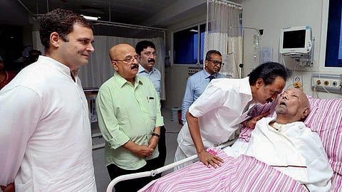 Congress President Rahul Gandhi  visits M  Karunanidhi in hospital