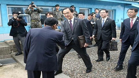 2 Koreas Hold Working-Level Military Talks