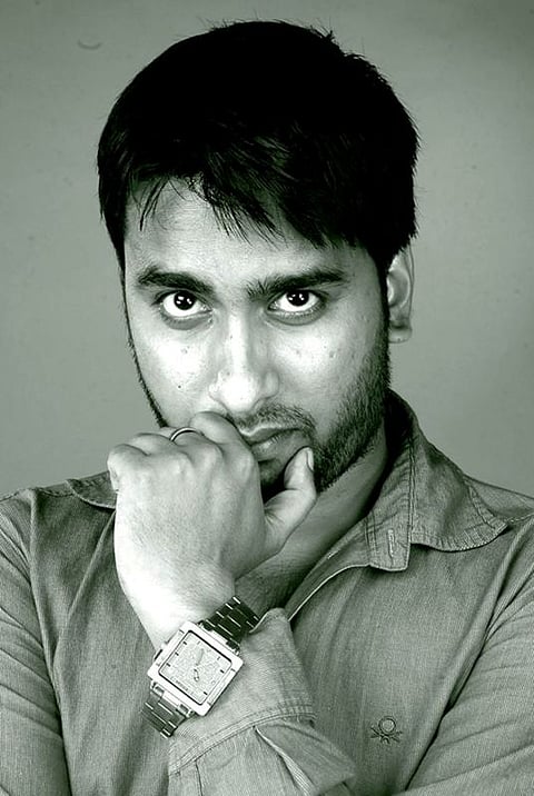 Noted Scriptwriter-Lyricist Rajdweep Receives Award From Aamir Khan