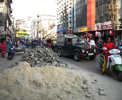Mound Of Blocks, Sands Create Traffic Congestion