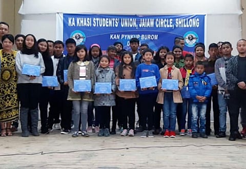 Khasi Students’ Union felicitates meritorious students with Maitshaphrang award