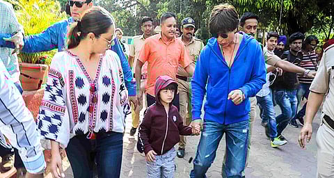 Shah Rukh Khan Shows AbRam Difference Between Boating, Voting