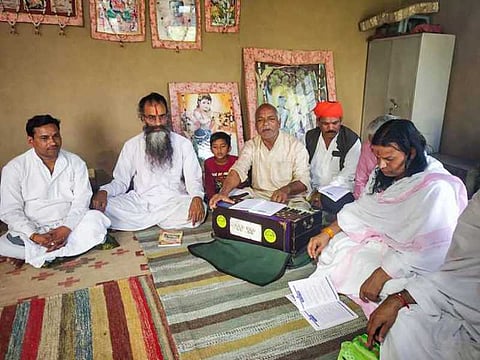 BHU Muslim professor's father Ramzan Khan Sings Bhajans