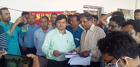 Railway Mazdoor Union threatens to stop train movement