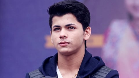 Siddharth Nigam urges people to spread happiness