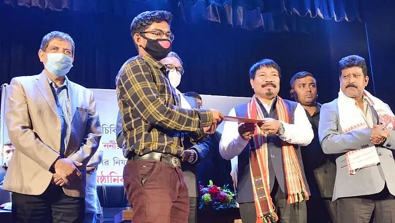 Minister Atul Bora hands over appointment letters to 221 field ...