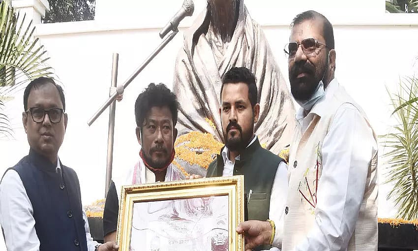 Set up research centre in singer's house: AASU