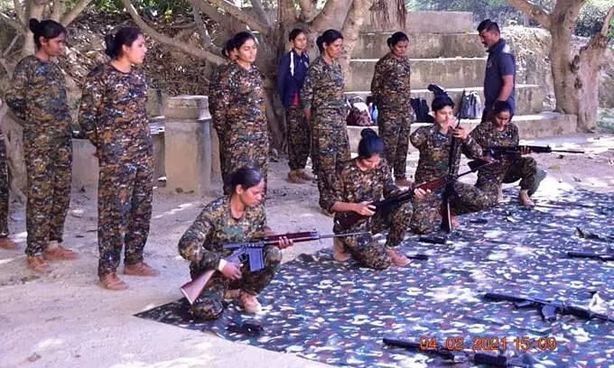 Covera Commando India's 1st Women CoBRA Commandos to be Deployed in Naxal Affected Areas