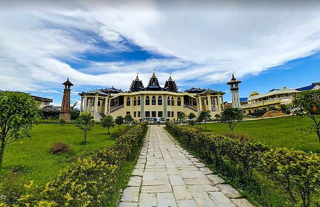 Manipur Monument Top 10 Historical Tourists Places in Manipur: Waterfalls, Lakes ...