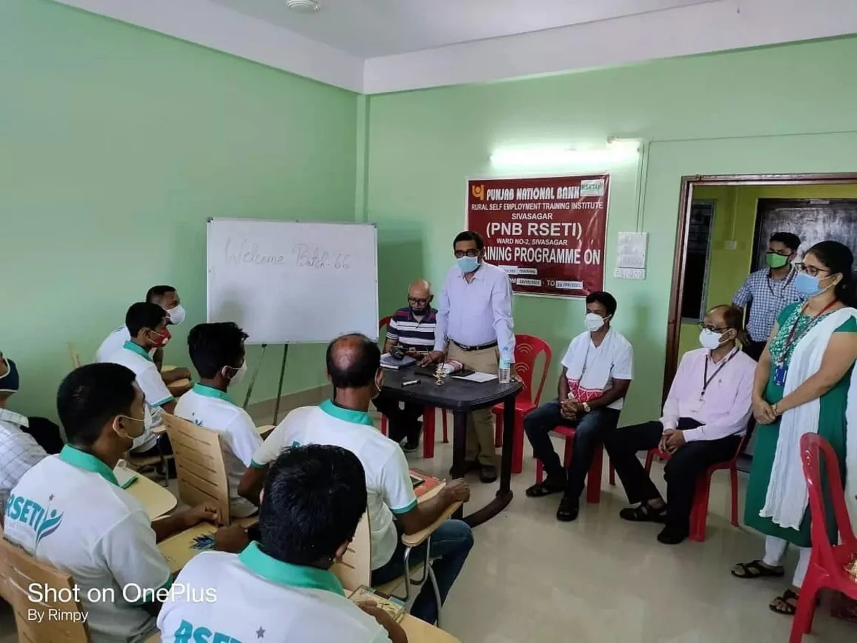 RSETI organizes training on piggery and poultry farming in Sivasagar RSETI organizes training on piggery and poultry farming in Sivasagar