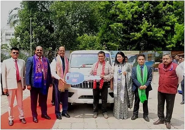 SBI supports Duzin Photang school with vehicle donation