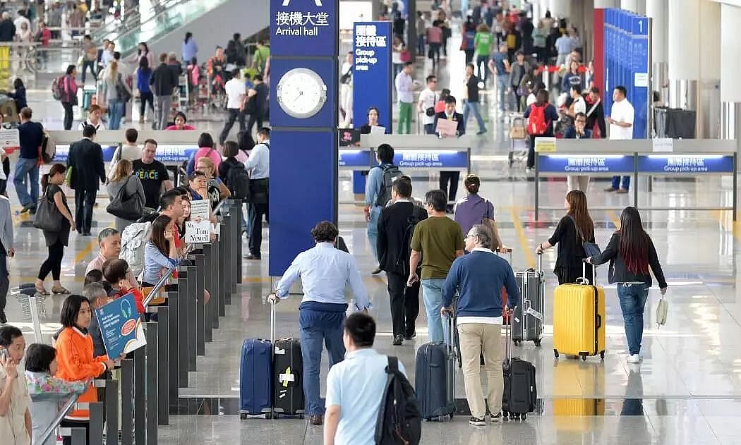 Normal travel between mainland, Hong Kong resumes with border reopening