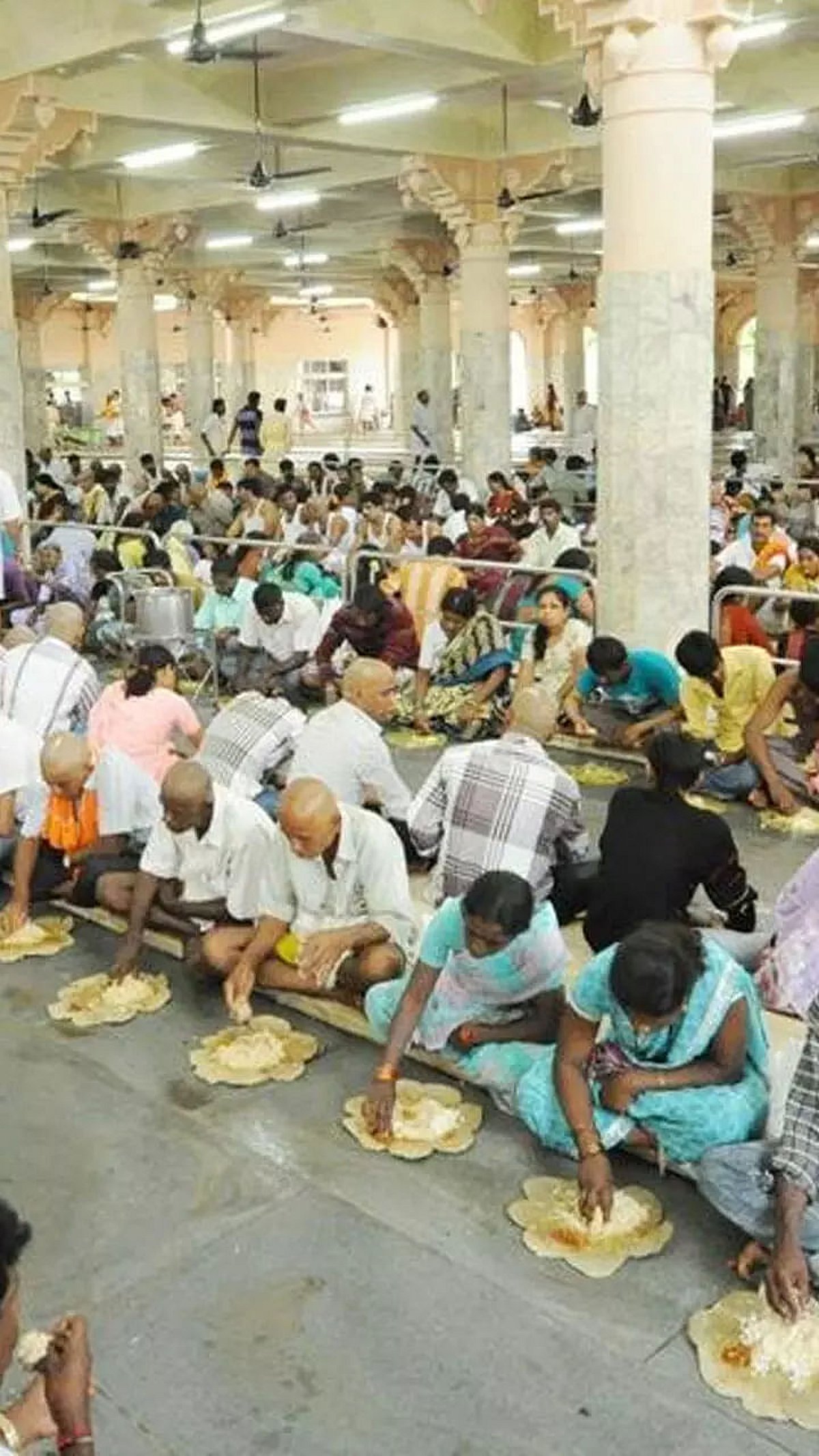 Mega Kitchens of India that Serve Thousands Everyday