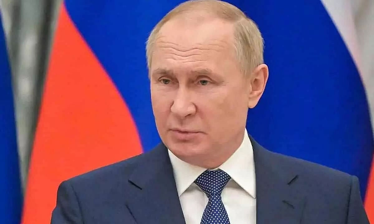 Vladimir Putin makes ‘surprise’ visit to frontline, review status of ...