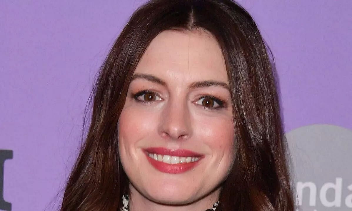 Anne Hathaway says ‘Gen Z’ style has greatly influenced her fashion sense(01)