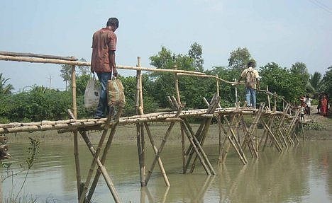 Six labourers missing