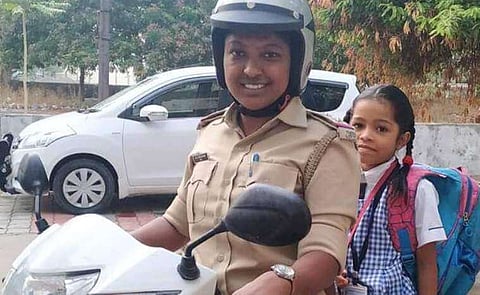 Vadodara police set an example by ferrying school students in PCR vans ...